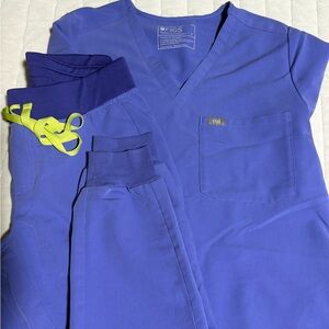 Figs Women's Blueberry Scrub Set